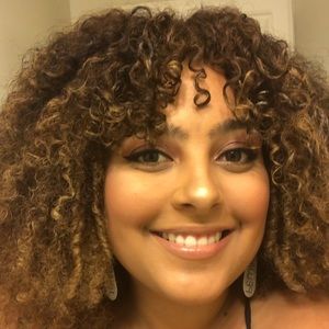 Meet your Posher, Ana